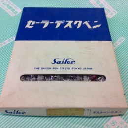 【万年筆】Sailor セーラーデスクペン　極細　赤 箱