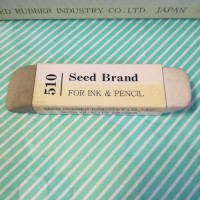 【消しゴム】砂消しゴム 半砂 Seed Brand 側面