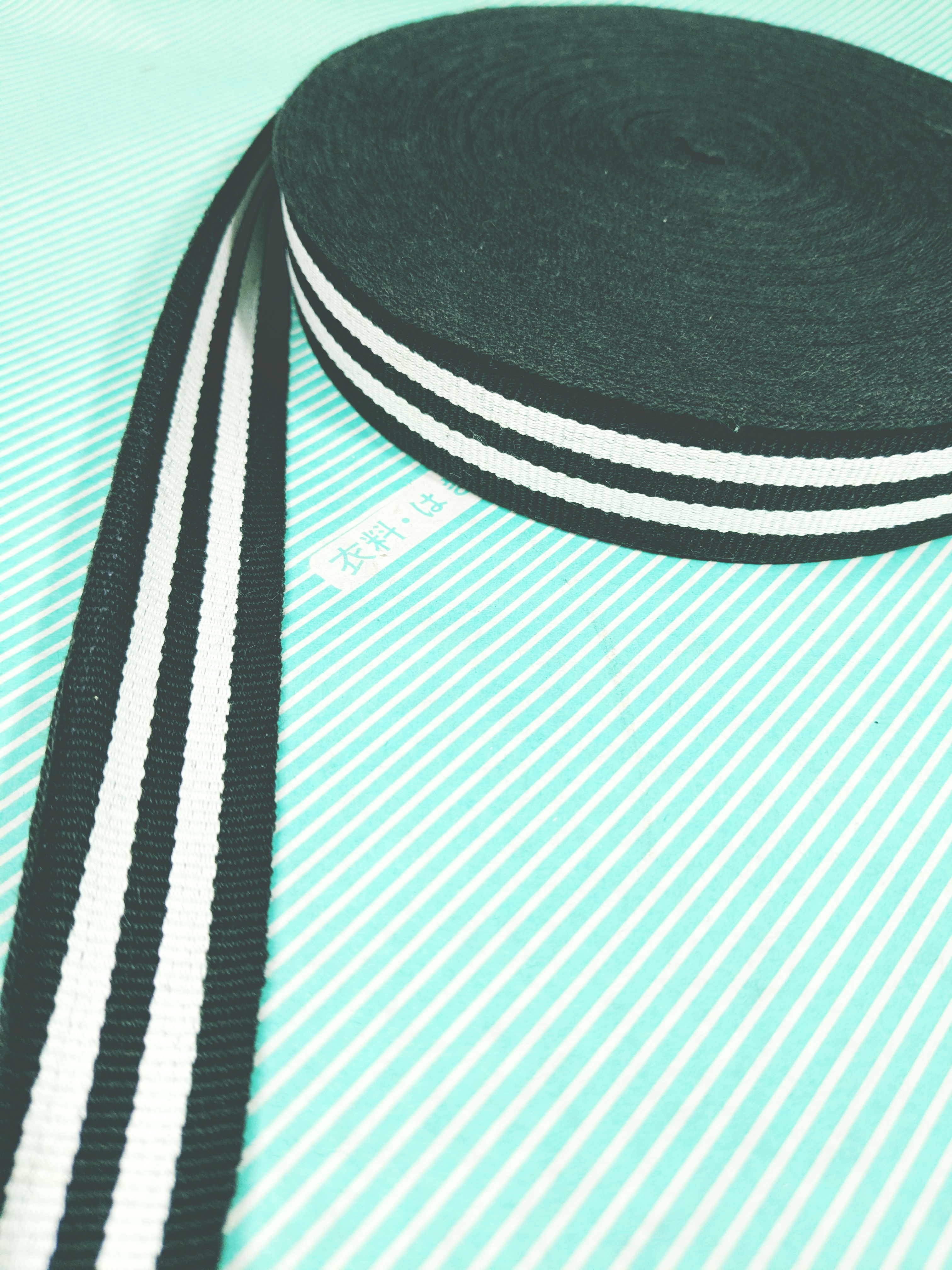 【リボン】平紐 白黒ストライプ柄 幅2.6cm 手芸用 装飾紐 30m巻