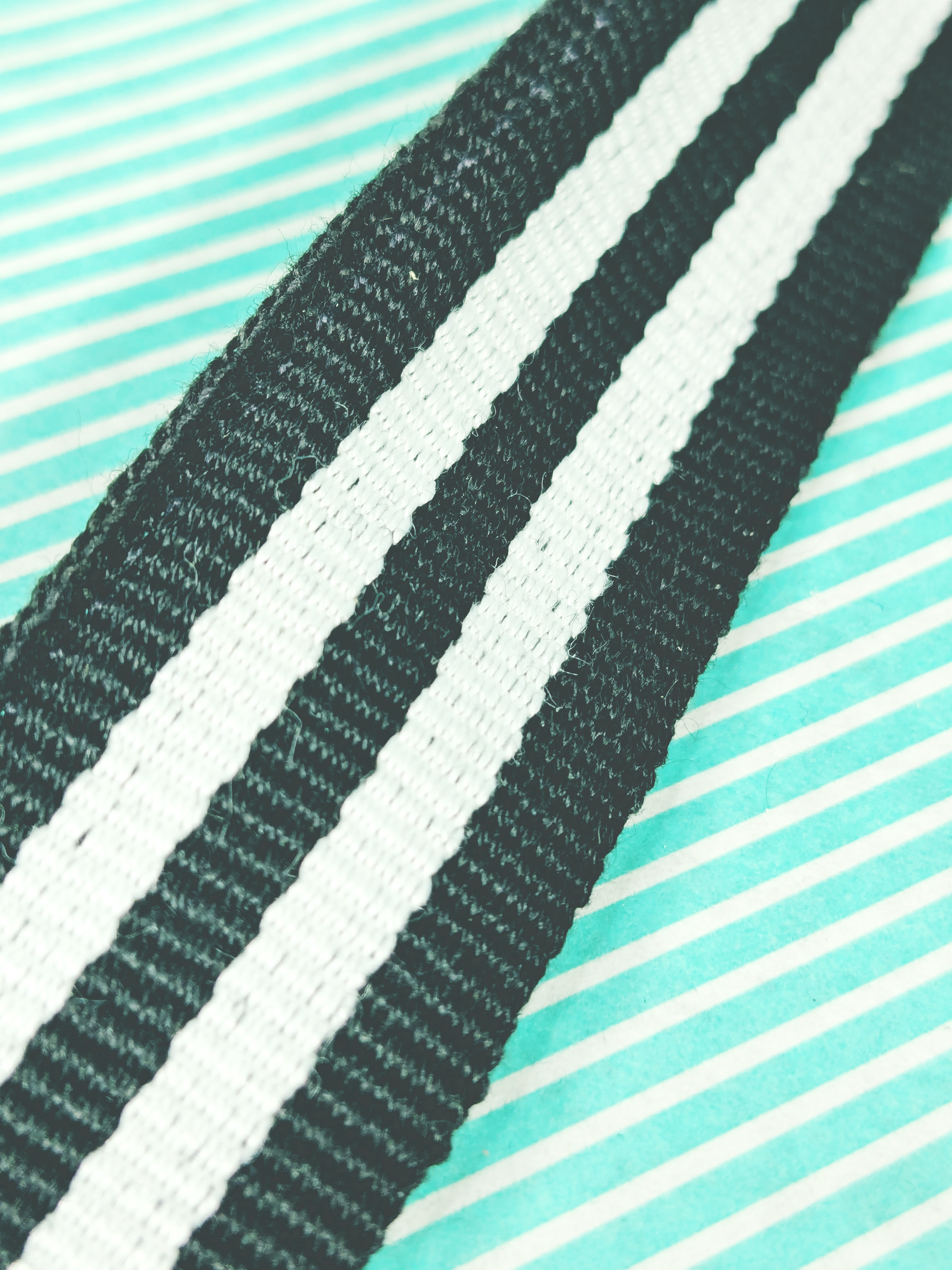 【リボン】平紐 白黒ストライプ柄 幅2.6cm 手芸用 装飾紐 30m巻の商品画像3