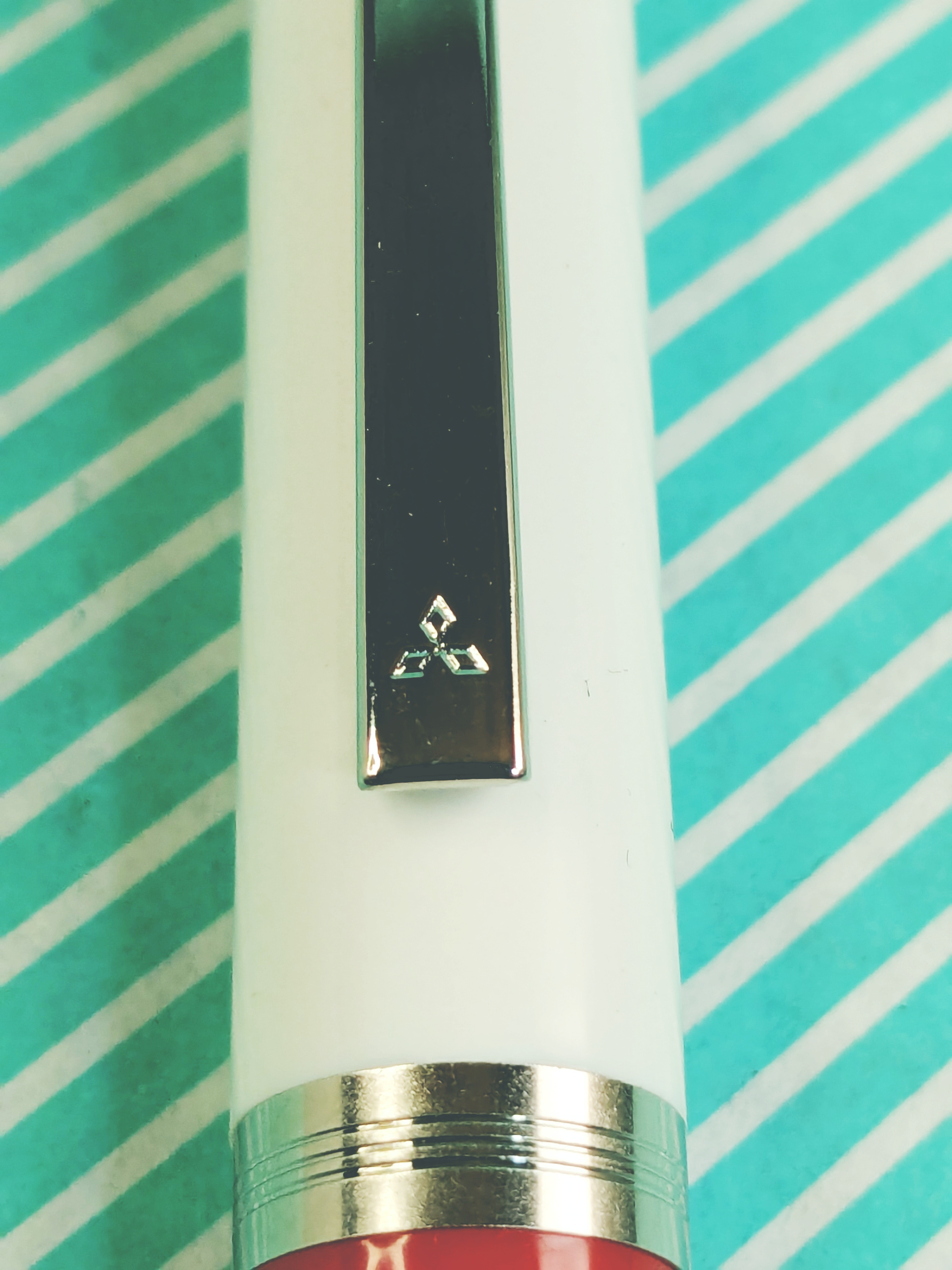 【ペン】三菱 3色ボールペン 黒 赤 青の商品画像4