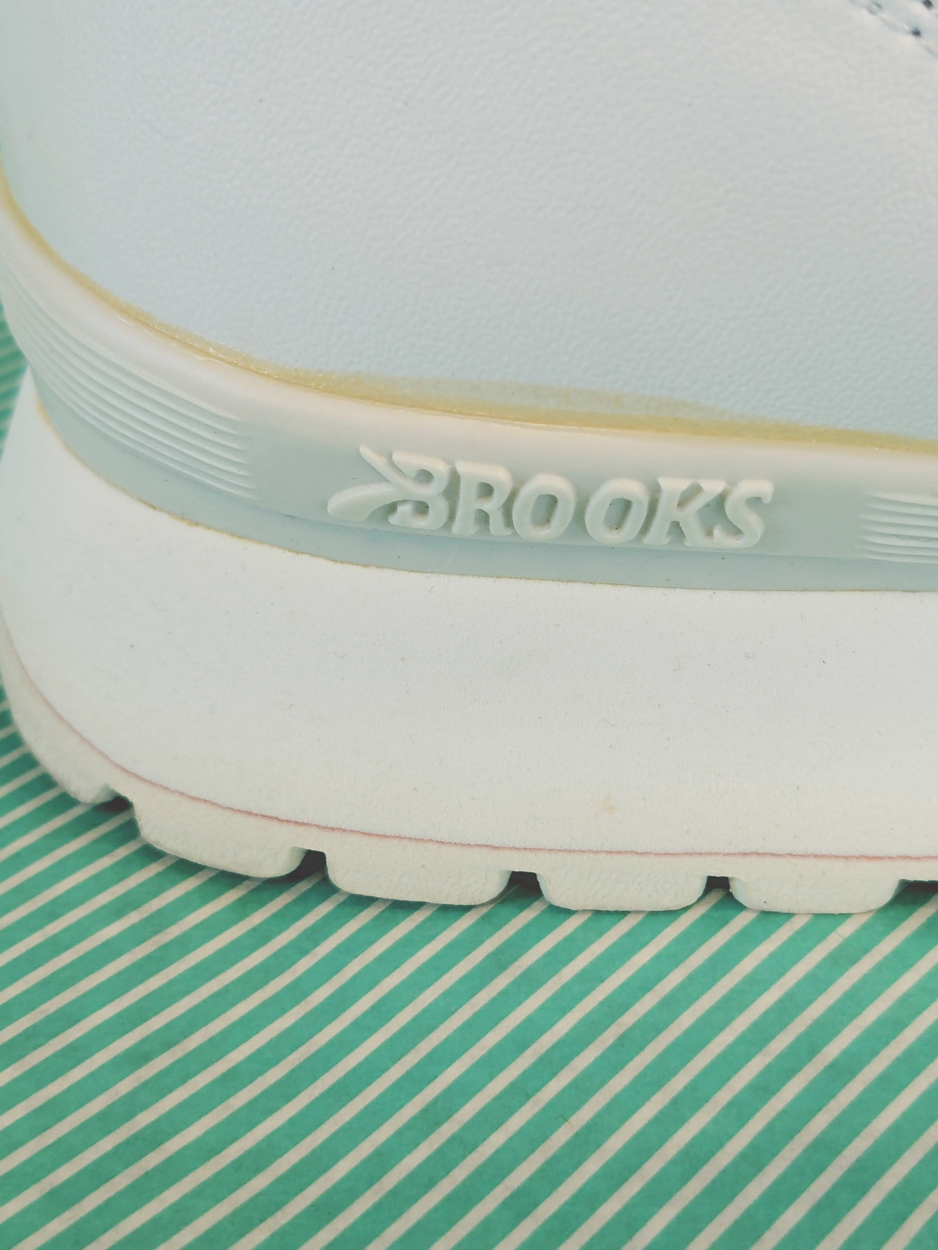 【運動靴】BROOKS M05 ホワイト シューズの商品画像6