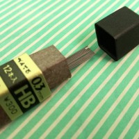 【シャー芯】Pentel ハイポリマー芯 0.3mm 拡大