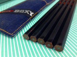 【鉛筆】三菱 BOXY HB　5本セット 3色　黒軸 先端